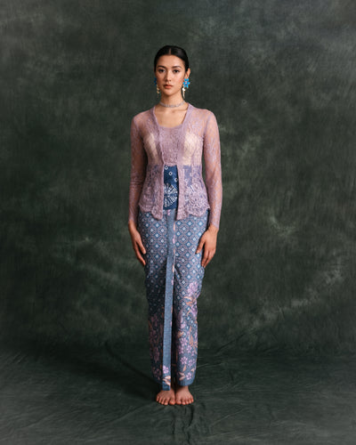 Lace kebaya top in lilac (with angkin)