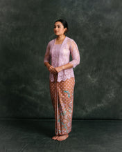 Load image into Gallery viewer, Lace kebaya top in light purple