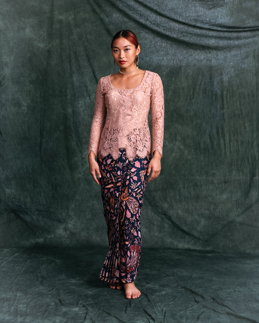 Lace kebaya top in rose